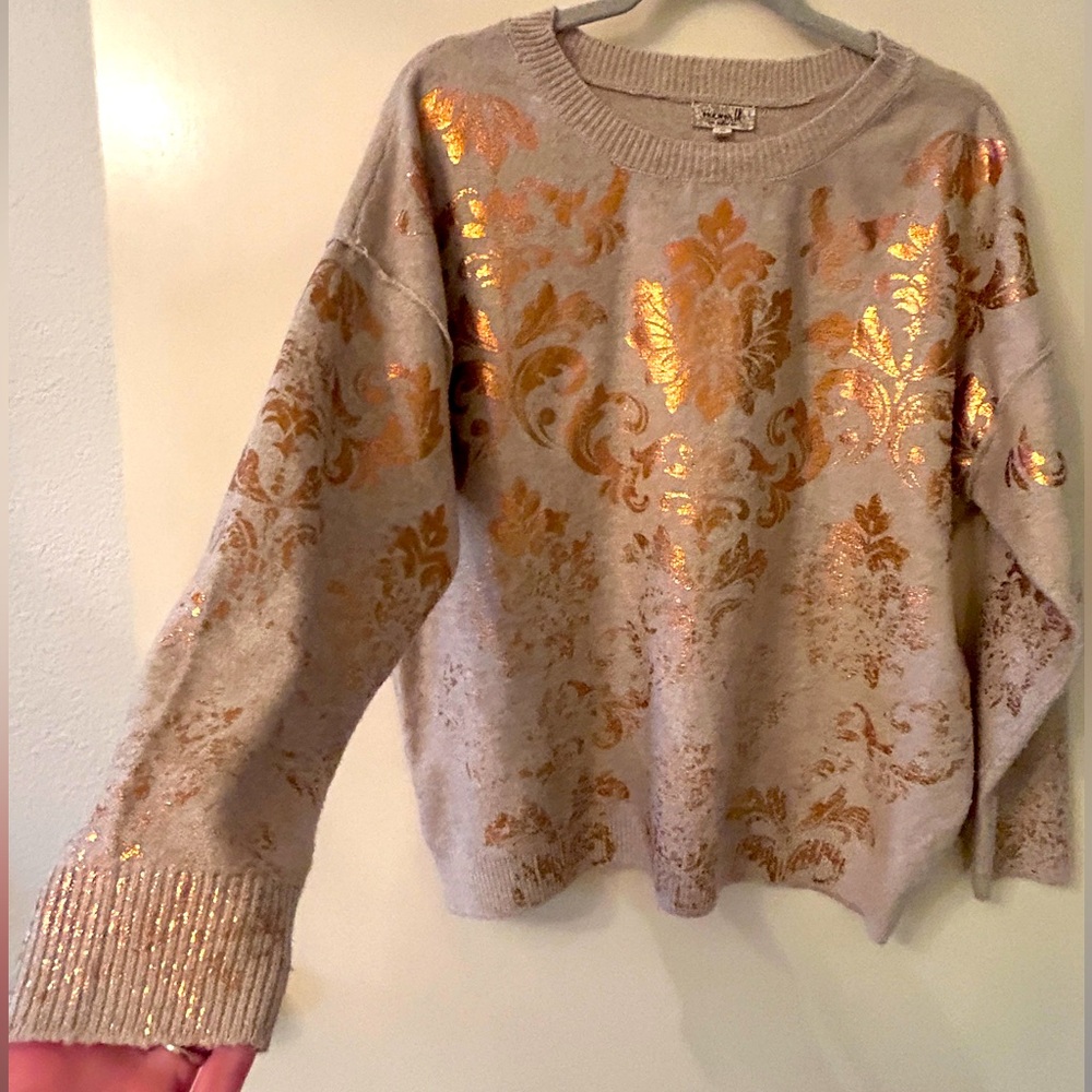 One World.Bronze metallic Fleur de Lis sweater. 🤎⚜️